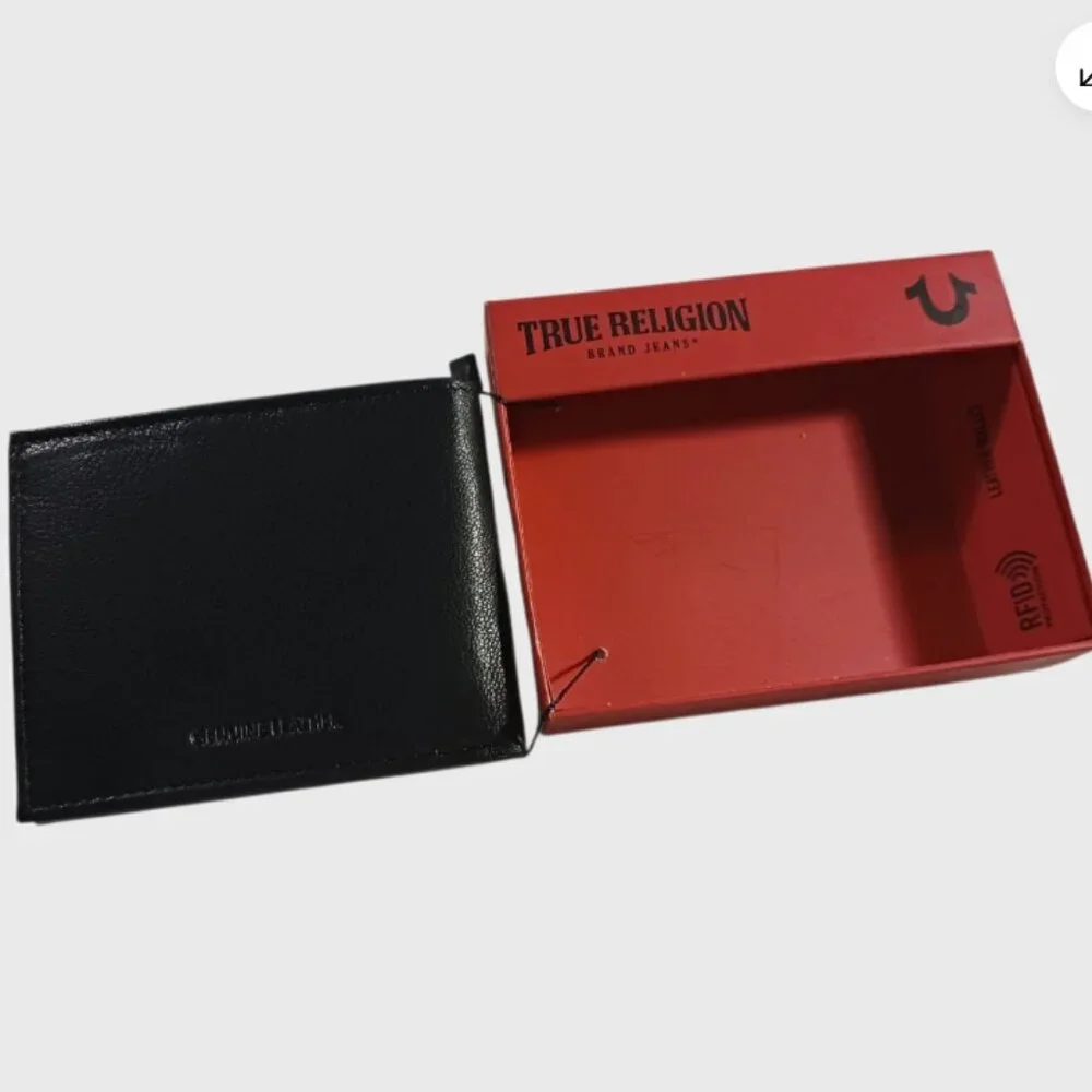 True Religion Mens Wallet Bifold Black Horseshoe Gold Logo Genuine Leather RFID